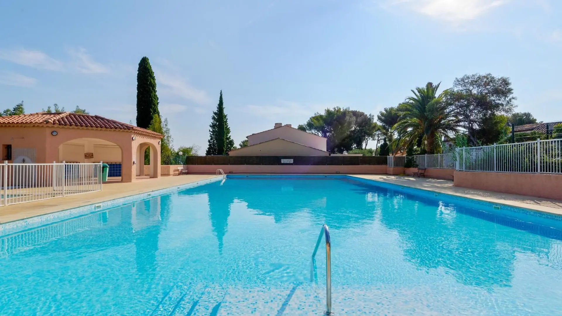 Aparthotel Residence Partenaire Le Domaine De Garlande Cavalaire-sur-Mer France
